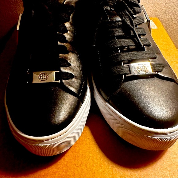 Philipp Plein Low Top Black Sneakers - Picture 2 of 4